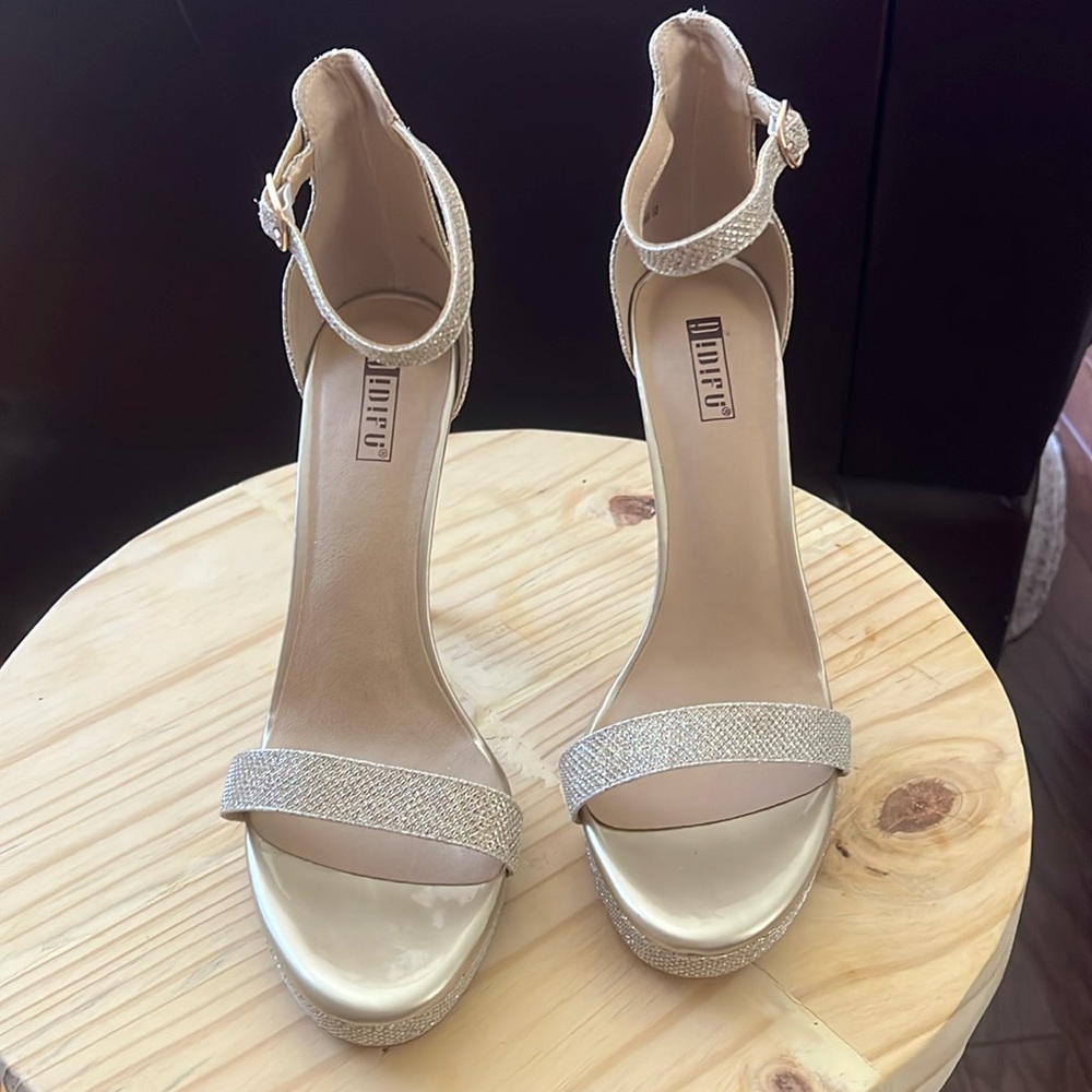 Gold heels size 10.  JT-A